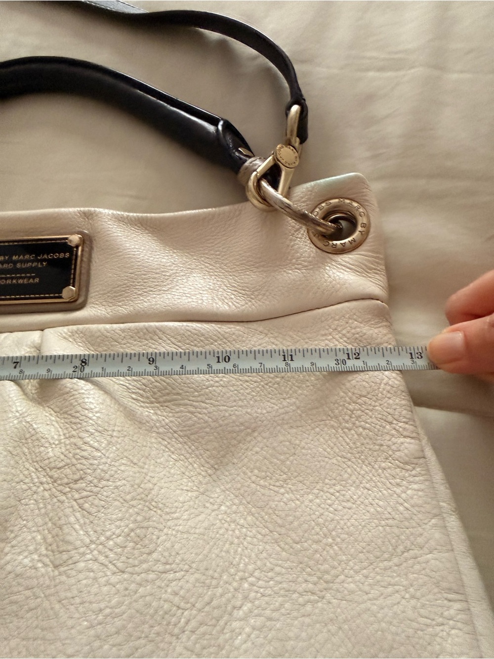 Marc by Marc Jacobs White Leather Hobo with Black Crossbody and Hand Straps! - Picture 5 of 7